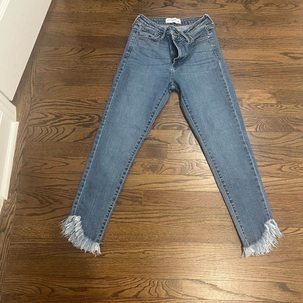Just Black Women's Cropped Frayed Hem Jeans - Blue